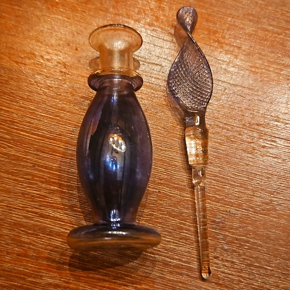 Beautiful blue two tone glass perfume bottle 4" x 1" - Picture 4 of 4